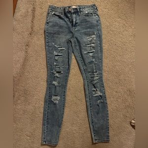 Size 7/28 Women’s jeans never worn!!